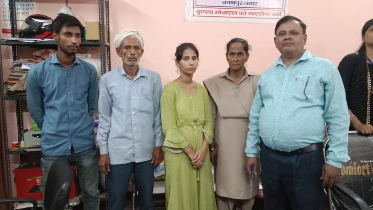 ट्रेन छूटने पर रोती रही, बालगृह में किया इंतजार… 9 दिन बाद घरवालों से ऐसे मिली अनुष्का ट्रेन छूटने पर रोती रही, बालगृह में किया इंतजार… 9 दिन बाद घरवालों से ऐसे मिली अनुष्का