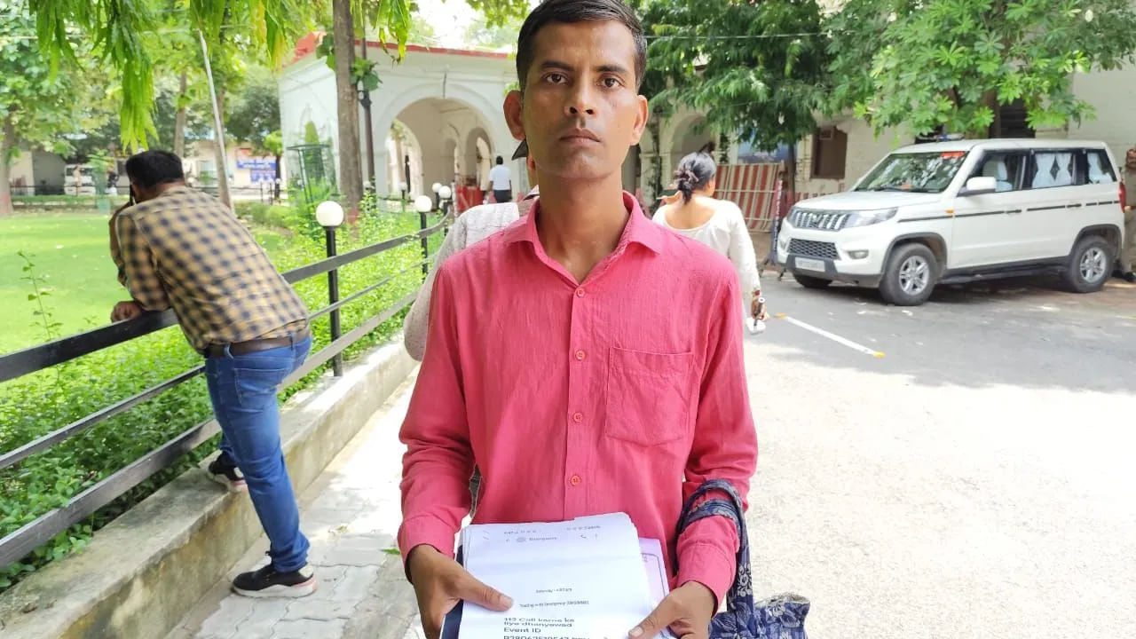 ‘मेरी पत्नी के है सपा नेता से संबंध’, कानपुर में पति लगा रहा गुहार, कहा- दोनों मुझे जान से मार देंगे ‘मेरी पत्नी के है सपा नेता से संबंध’, कानपुर में पति लगा रहा गुहार, कहा- दोनों मुझे जान से मार देंगे