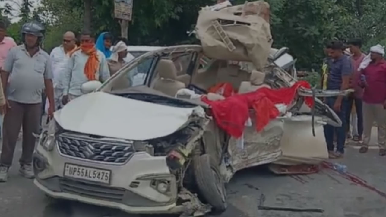 एक झपकी और दर्दनाक सड़क हादसा… बाबा धाम से आ रही कार ट्रैक्टर-ट्रॉली से टकराई; 4 की मौत, दो घायल एक झपकी और दर्दनाक सड़क हादसा… बाबा धाम से आ रही कार ट्रैक्टर-ट्रॉली से टकराई; 4 की मौत, दो घायल