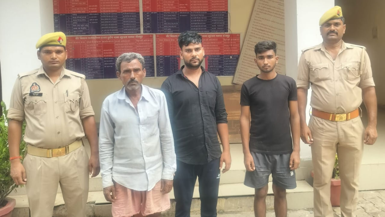 जौनपुर: सड़क पर बाइक से पड़े पानी के छींटे, गुस्से में कुल्हाड़ी से काट डाला जौनपुर: सड़क पर बाइक से पड़े पानी के छींटे, गुस्से में कुल्हाड़ी से काट डाला