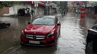 ‘कमिश्नर साहब 5 लाख रुपये दीजिए’, जलभराव से मर्सिडीज हुई खराब तो व्यापारी ने भेजा लीगल नोटिस