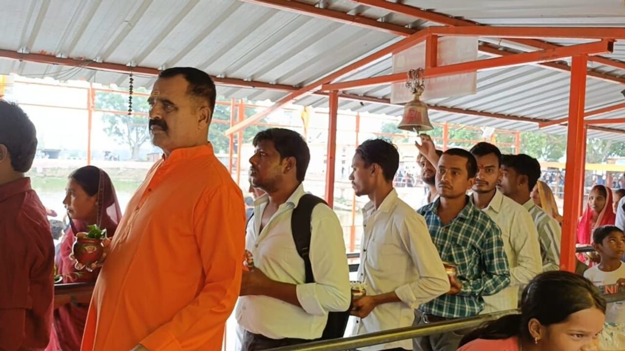 जहां गाय बहा देती थी दूध, वहीं प्रगट हुआ ये शिवलिंग… जानिए क्या है मान्यता