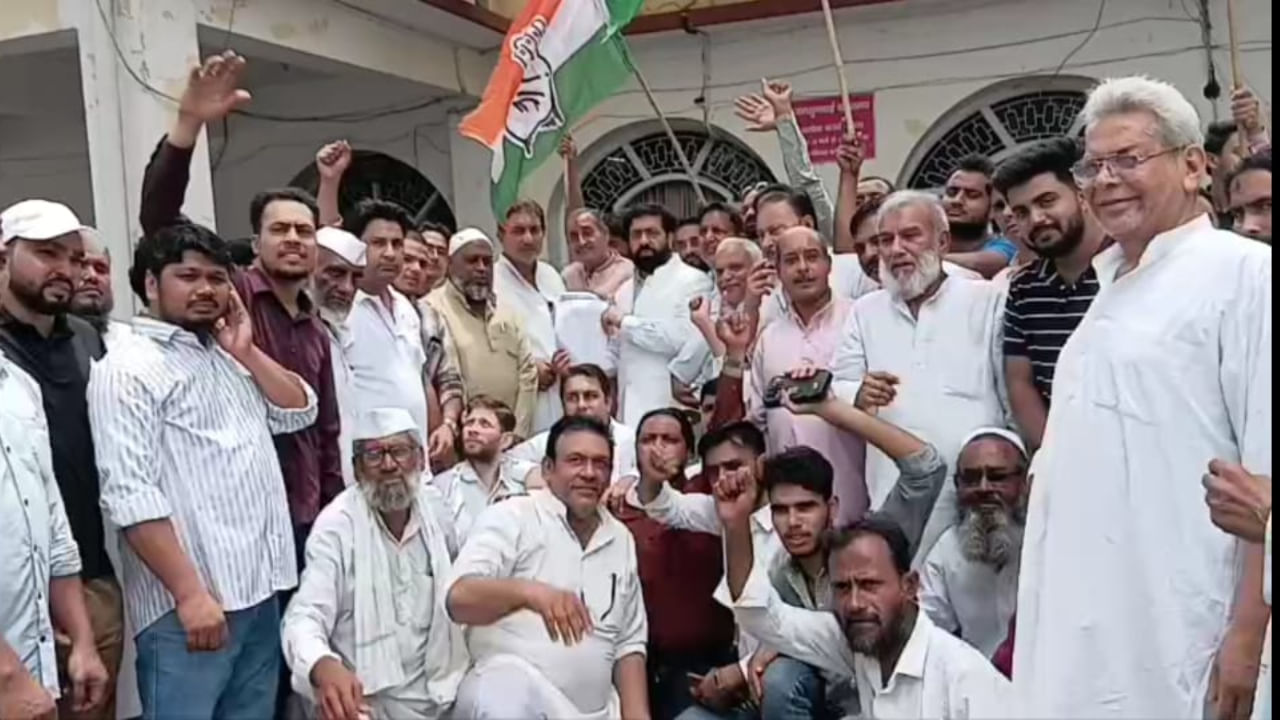 अजय राय पर FIR के खिलाफ सड़क पर उतरी कांग्रेस पार्टी, प्रदेश भर में प्रदर्शन, केस वापस लेने की मांग अजय राय पर FIR के खिलाफ सड़क पर उतरी कांग्रेस पार्टी, प्रदेश भर में प्रदर्शन, केस वापस लेने की मांग