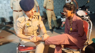 DSP ऋषिका सिंह ने दबाए महिला कांवड़ियों के पैर, DIG-SSP तक कर रहे शिव भक्तों की सेवा