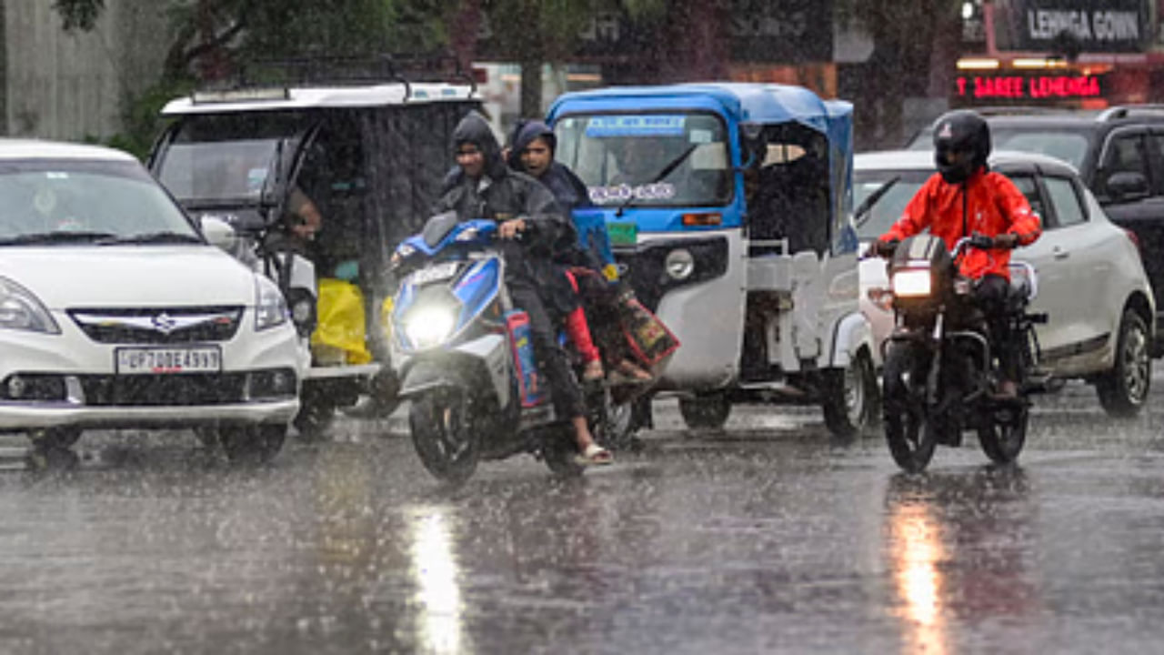 यूपी के 26 जिलों में आज बारिश, नोएडा-गाजियाबाद में भी बरसेंगे बदरा; IMD ने जारी किया अलर्ट यूपी के 26 जिलों में आज बारिश, नोएडा-गाजियाबाद में भी बरसेंगे बदरा; IMD ने जारी किया अलर्ट