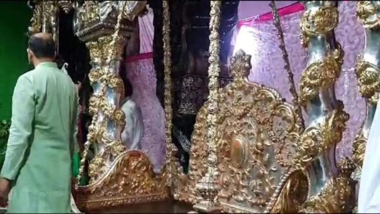 ठाकुर बांके बिहारी पहली बार हिंडोले में कब हुए थे विराजमान? देश की आजादी से जुड़ा है राज