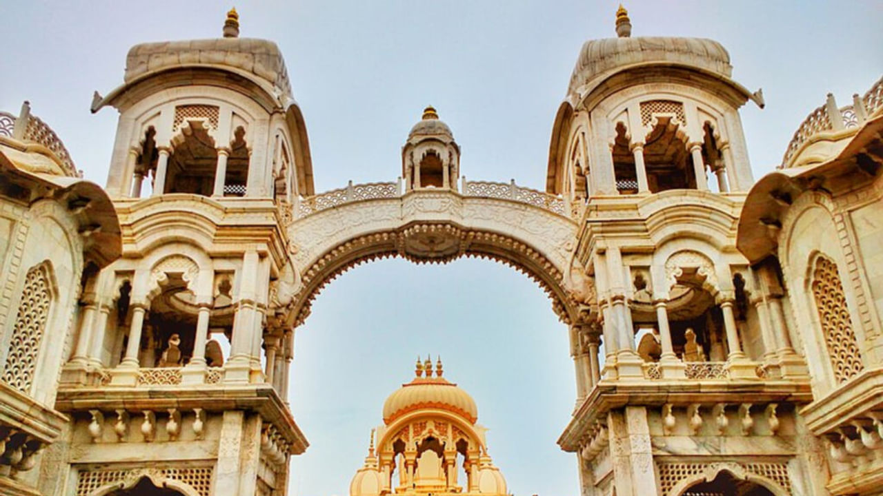 वृन्दावन का राधा रमण लाल मंदिर, जहां स्वयं प्रकट हुए थे ठाकुर जी, रोचक है रहस्य