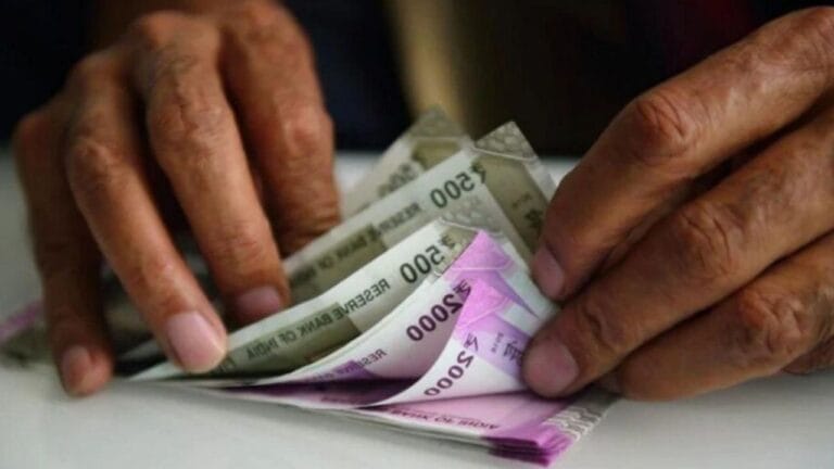 नम्रता के एकाउंट में शीला ने धोखे से कराया KYC, निकाले साढ़े नौ लाख