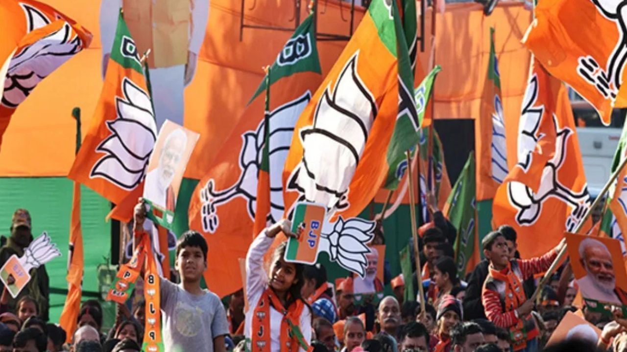 पंचायत चुनाव की तैयारी में जुटी योगी सरकार, CM आवास पर बड़े नेताओं की बैठक पंचायत चुनाव की तैयारी में जुटी योगी सरकार, CM आवास पर बड़े नेताओं की बैठक