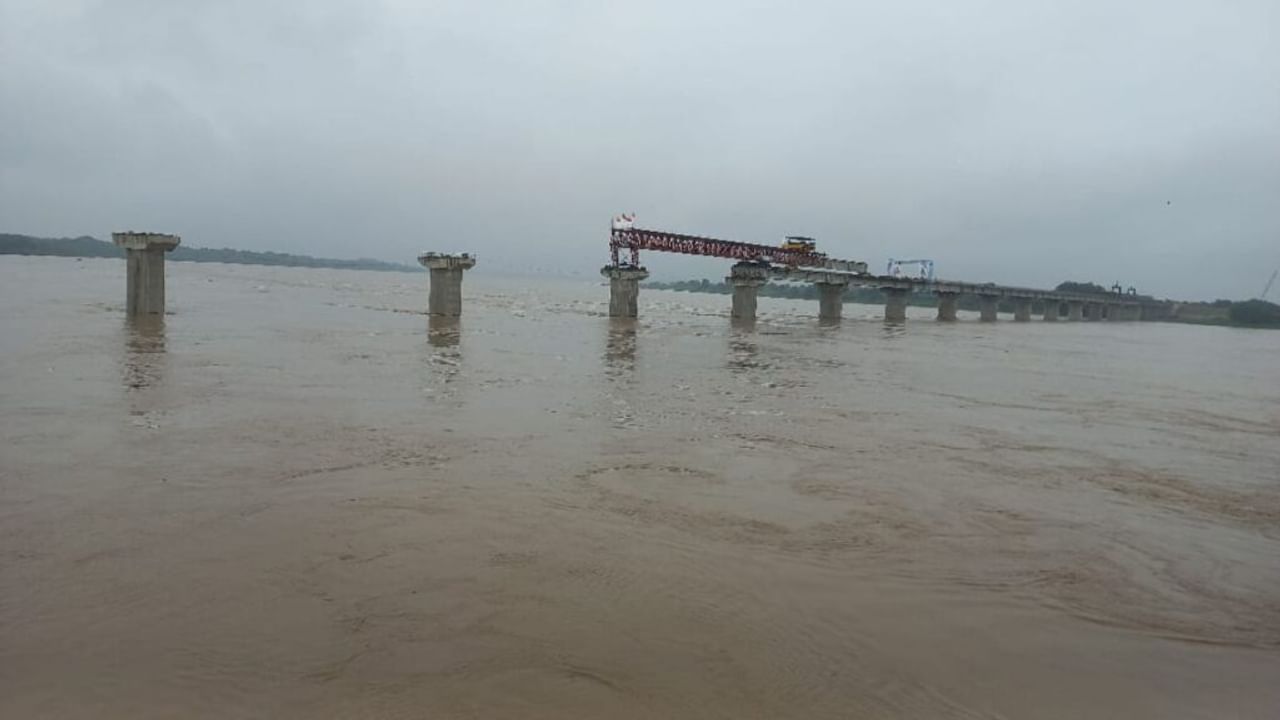 MP-राजस्थान में बारिश से चंबल ने लिया रौद्र रूप, आगरा में मचाई तबाही; देखें तस्वीरें