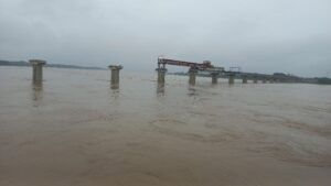 MP-राजस्थान में बारिश से चंबल ने लिया रौद्र रूप, आगरा में मचाई तबाही; देखें तस्वीरें MP-राजस्थान में बारिश से चंबल ने लिया रौद्र रूप, आगरा में मचाई तबाही; देखें तस्वीरें