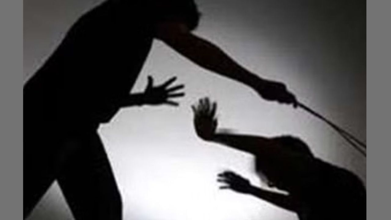 छात्र को मुर्गा बनाया, मुंह में ठूंस दिया बीड़ी और तंबाकू; इतनी सी बात पर गुरुजी ने दिखाई हैवानियत छात्र को मुर्गा बनाया, मुंह में ठूंस दिया बीड़ी और तंबाकू; इतनी सी बात पर गुरुजी ने दिखाई हैवानियत