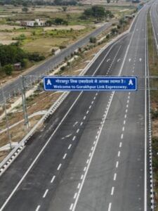 गोरखपुर लिंक एक्सप्रेसवे पर आज से लगेगा टैक्स, जानिए बाइक से लेकर ट्रक तक का टोल रेट