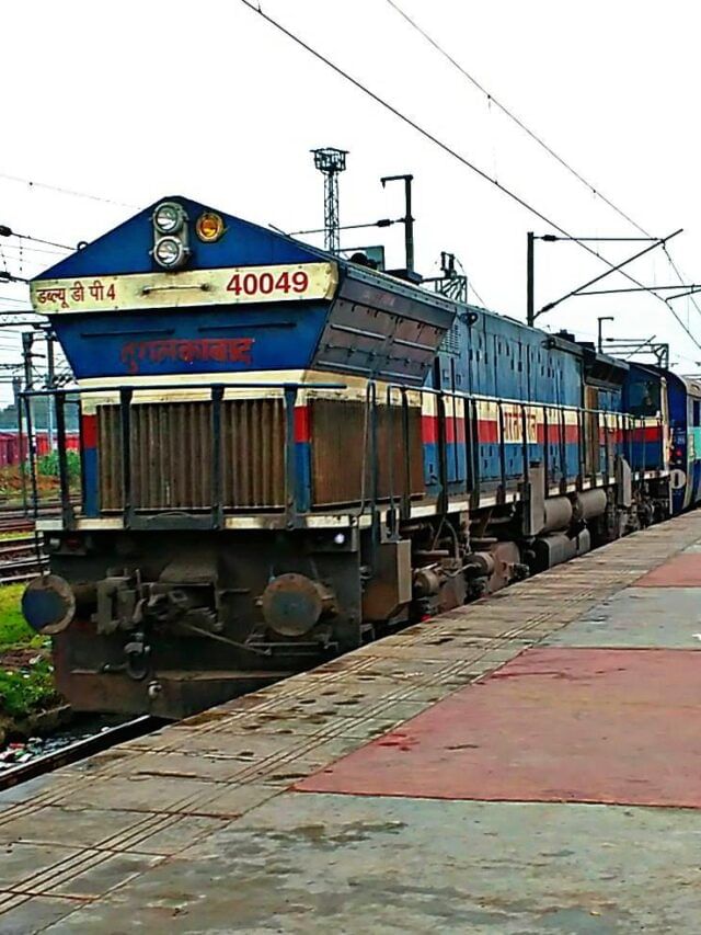 यूपी की सबसे पुरानी ट्रेन कौन सी है? 100 साल बाद भी देती है वंदे भारत को टक्कर यूपी की सबसे पुरानी ट्रेन कौन सी है? 100 साल बाद भी देती है वंदे भारत को टक्कर