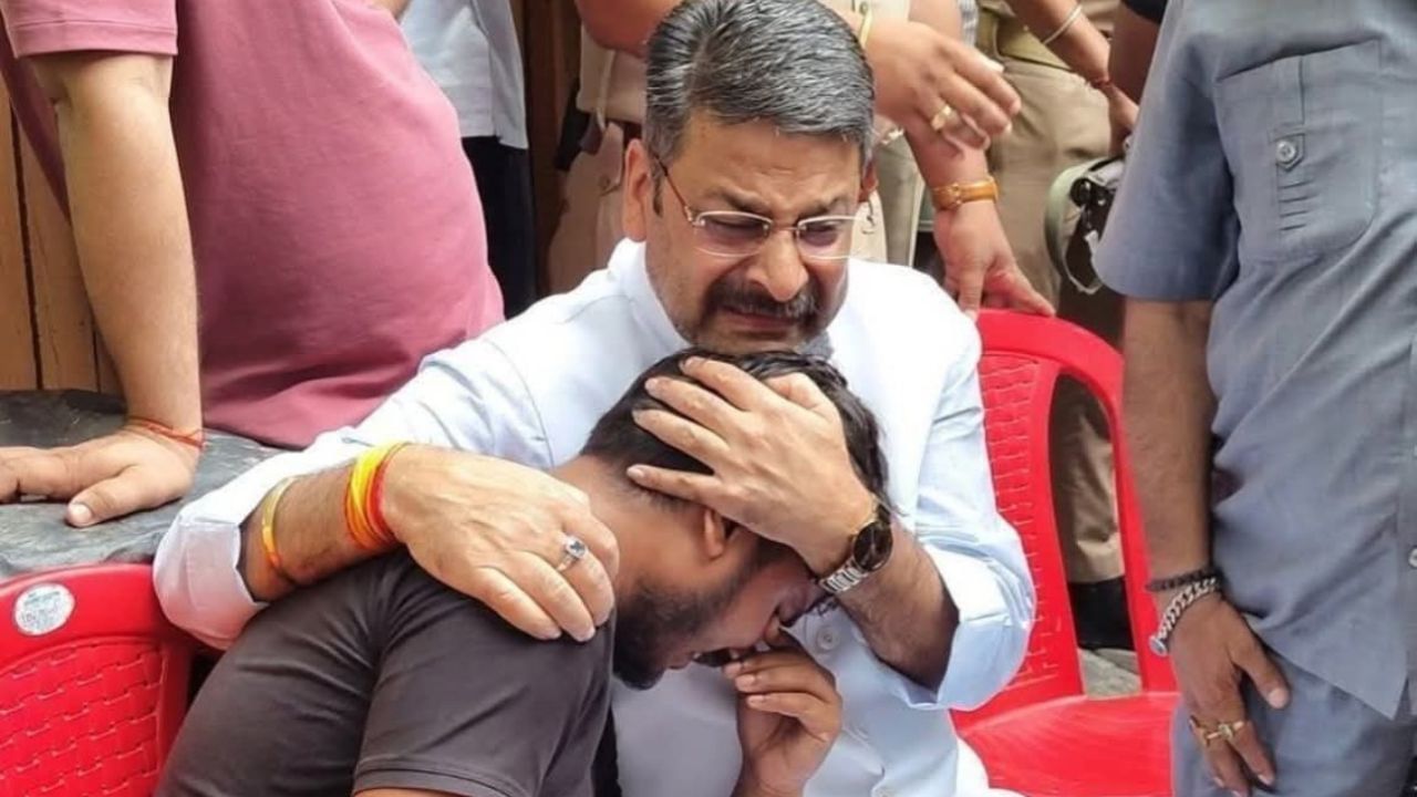 मुरादाबाद: अतिक्रमण हटाने के एक दिन बाद ही युवक की हो गई मौत… उठ रहे सवाल मुरादाबाद: अतिक्रमण हटाने के एक दिन बाद ही युवक की हो गई मौत… उठ रहे सवाल