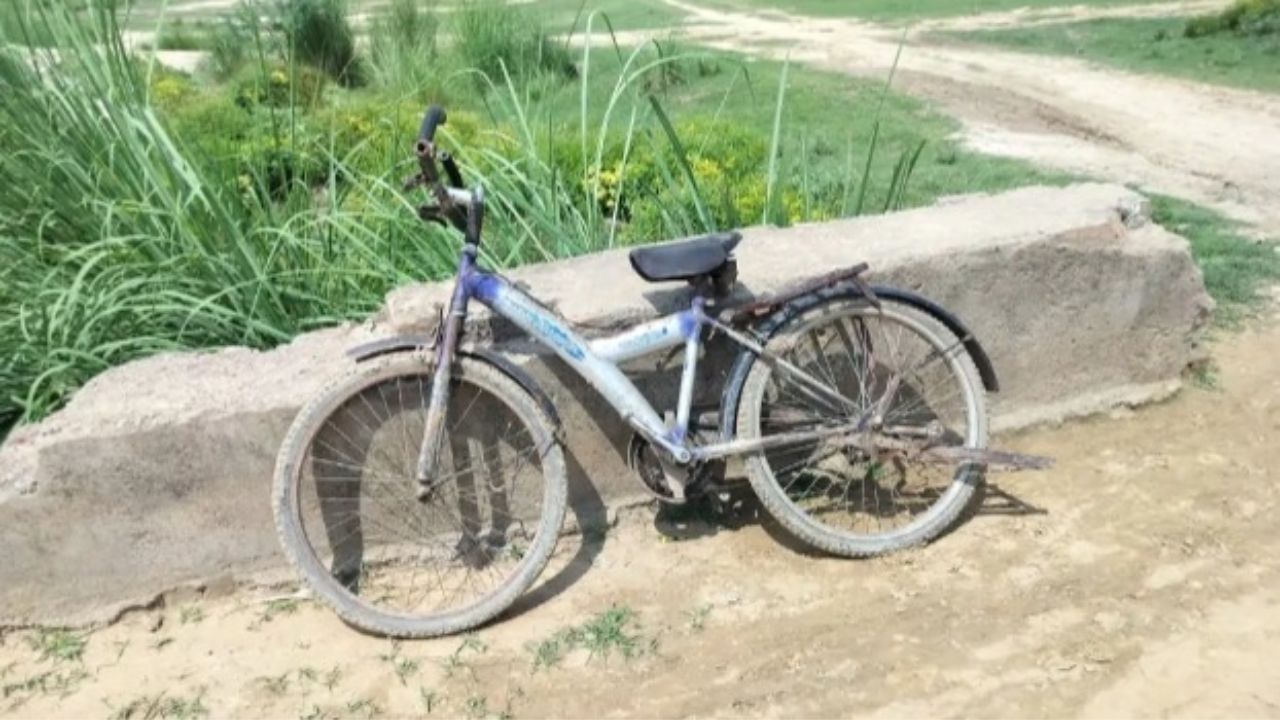 पुलिस को 6 घंटे छकाया, फिर झाड़ियों में मिला, स्कूल जाने से बचने के लिए खेला लुका-छिपी का खेल पुलिस को 6 घंटे छकाया, फिर झाड़ियों में मिला, स्कूल जाने से बचने के लिए खेला लुका-छिपी का खेल