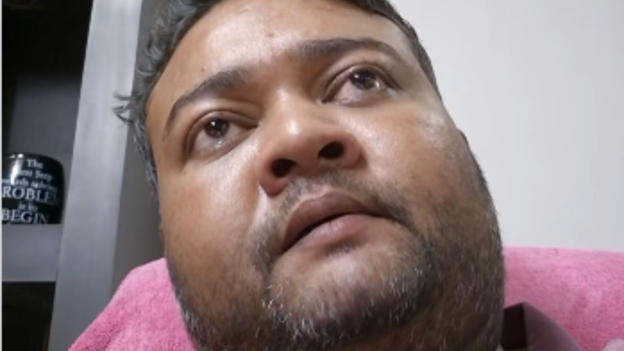 पापा मुझे माफ कर देना, नजरें नहीं मिला पा रहा हूं… वीडियो बनाकर 15 करोड़ के कर्जदार बिजनेसमैन ने उठाया खौफनाक कदम पापा मुझे माफ कर देना, नजरें नहीं मिला पा रहा हूं… वीडियो बनाकर 15 करोड़ के कर्जदार बिजनेसमैन ने उठाया खौफनाक कदम