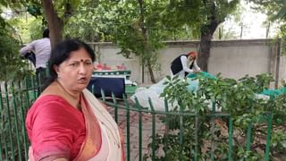 गाजियाबाद: सड़क किनारे मजार पर दुआ पढ़ रहा था युवक, भड़क गईं मेयर, कहा- करा दूंगी FIR