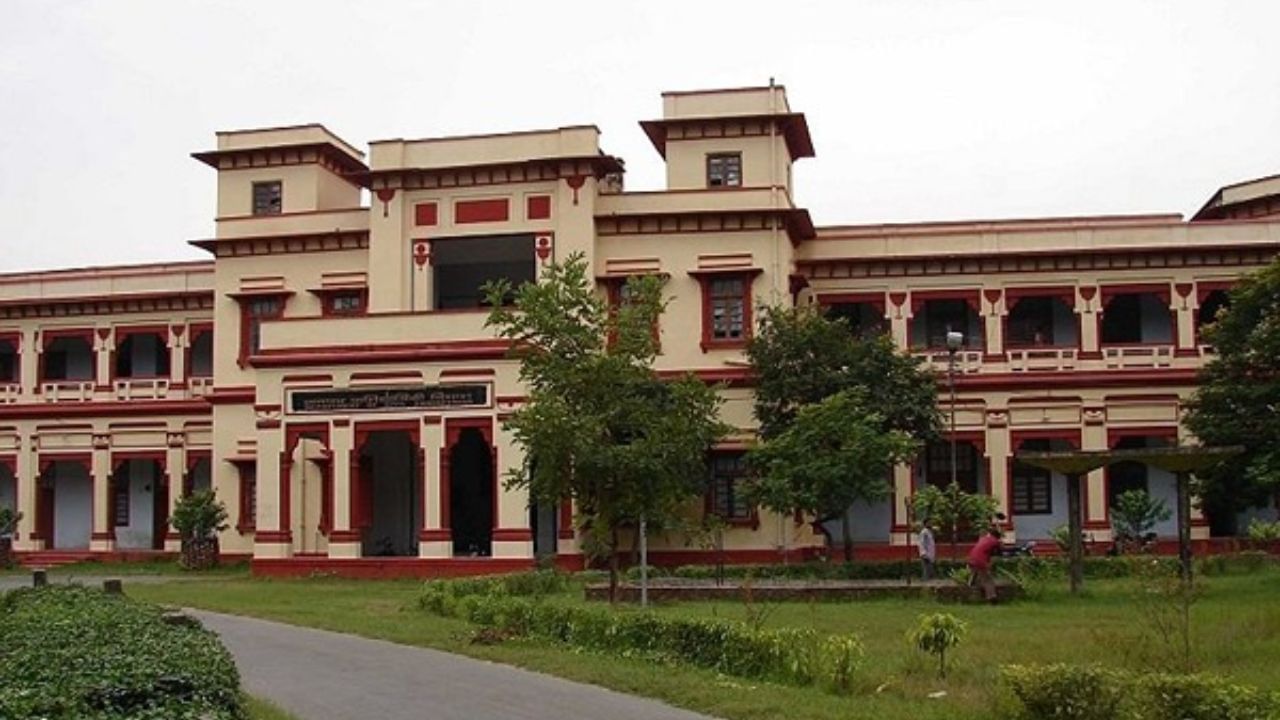 बाथरूम में फोन, लड़कों के नहाने का वीडियो… IIT BHU के M-Tech छात्र पर लगा ये आरोप बाथरूम में फोन, लड़कों के नहाने का वीडियो… IIT BHU के M-Tech छात्र पर लगा ये आरोप