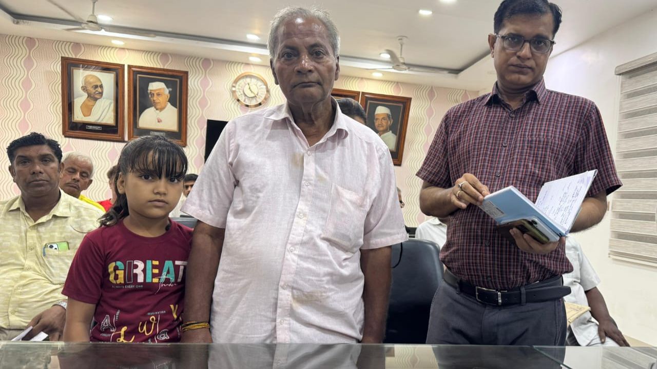 कानपुर में निर्दयी बना पिता, 8 साल की बच्ची को घर से निकाला… फिर कानपुर में निर्दयी बना पिता, 8 साल की बच्ची को घर से निकाला… फिर
