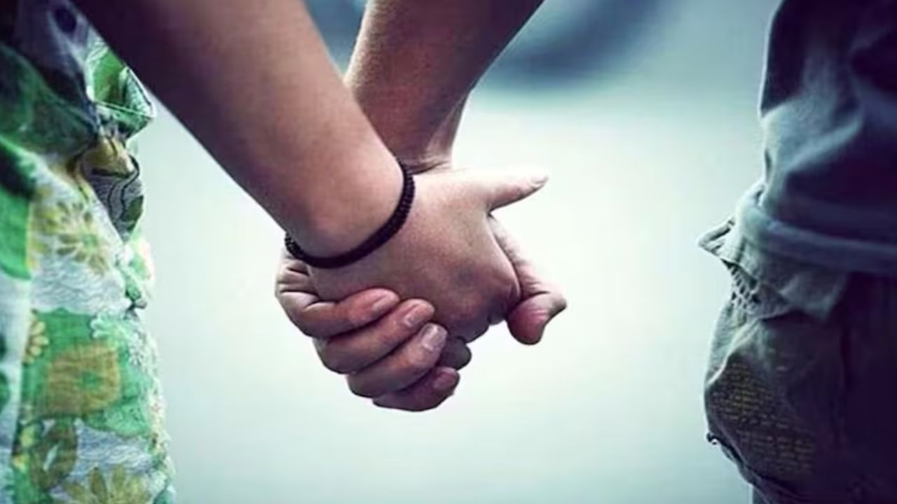 बड़ी बहन से लव मैरेज, फिर छोटी पर आया दिल… ससुराल में पहले साली से रेप; फिर लेकर हो गया फरार बड़ी बहन से लव मैरेज, फिर छोटी पर आया दिल… ससुराल में पहले साली से रेप; फिर लेकर हो गया फरार