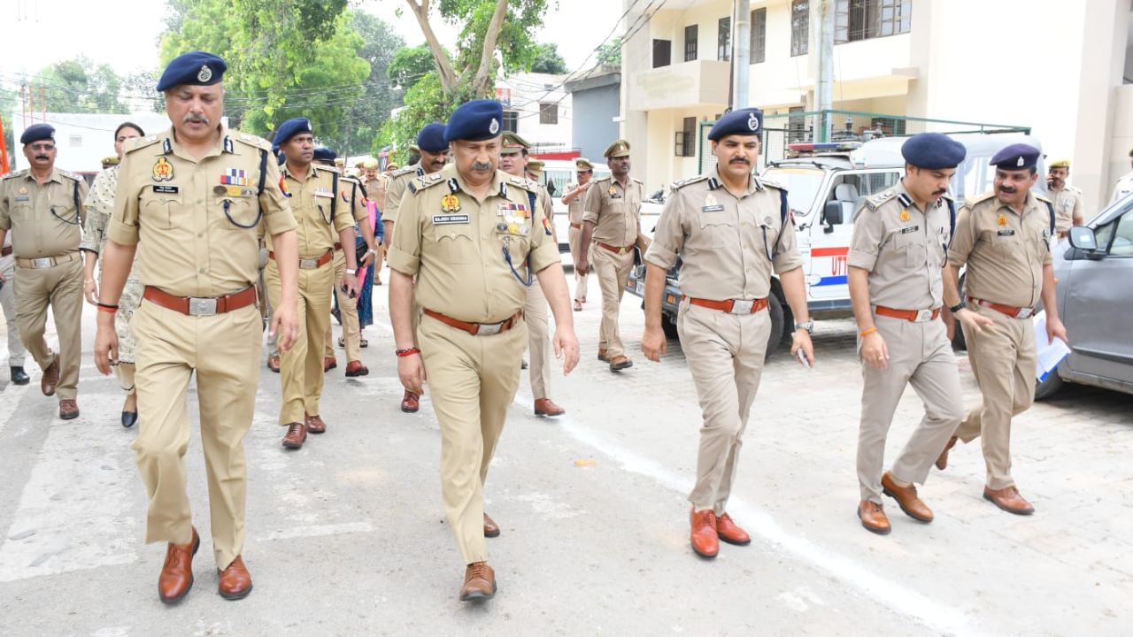 ‘67000 हज़ार पुलिस, 50 PAC कम्पनियां और RAF के जवान…’ कांवड़ यात्रा की तैयारियां OK ‘67000 हज़ार पुलिस, 50 PAC कम्पनियां और RAF के जवान…’ कांवड़ यात्रा की तैयारियां OK