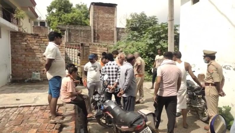 भाई की लाश से 5 दिन तक लिपटी रही बहन, दुर्गंध आने पर पड़ोसियों ने बुलाई पुलिस भाई की लाश से 5 दिन तक लिपटी रही बहन, दुर्गंध आने पर पड़ोसियों ने बुलाई पुलिस