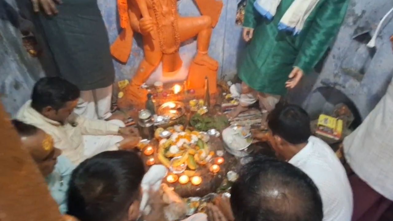 संभल: कार्तिकेय महादेव मंदिर में पहली बार हुआ रुद्राभिषेक, 1978 के दंगे में बंद हुआ था; 7 महीने पहले खुला संभल: कार्तिकेय महादेव मंदिर में पहली बार हुआ रुद्राभिषेक, 1978 के दंगे में बंद हुआ था; 7 महीने पहले खुला
