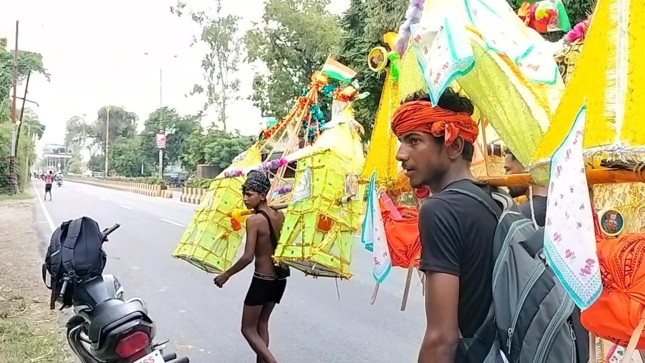 कोई जाना चाहता है कनाडा तो कोई मांग रहा है संतान… कुछ ऐसी हैं कांवड़ियों की मन्नतें कोई जाना चाहता है कनाडा तो कोई मांग रहा है संतान… कुछ ऐसी हैं कांवड़ियों की मन्नतें