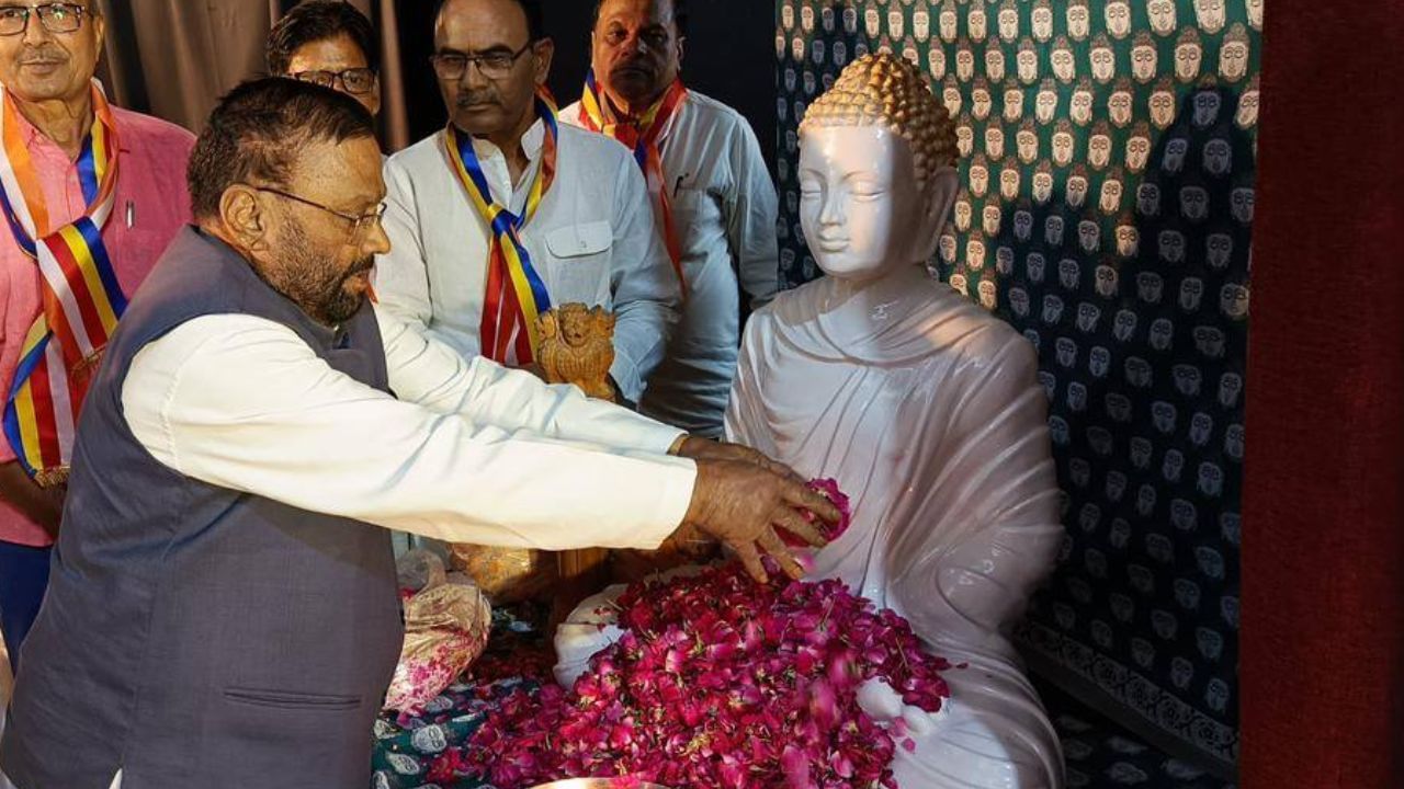 स्वामी प्रसाद मौर्य के कावंड़ियों पर बयान पर बवाल, VHP ने किया आवास के शुद्धिकरण का ऐलान; फोर्स तैनात