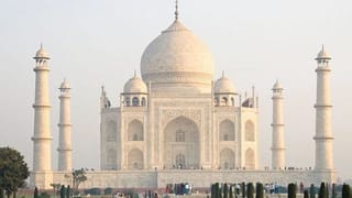 ‘अतिथि देवो भव’ पर सवाल! ताजमहल में पानी का संकट, गर्मी में प्यासे भटके रहे पर्यटक