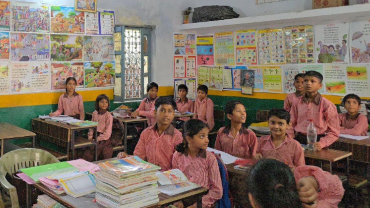 UP में नहीं बंद होगा कोई प्राथमिक स्कूल, न ही शिक्षकों के स्वीकृत पद होंगे खत्म UP में नहीं बंद होगा कोई प्राथमिक स्कूल, न ही शिक्षकों के स्वीकृत पद होंगे खत्म