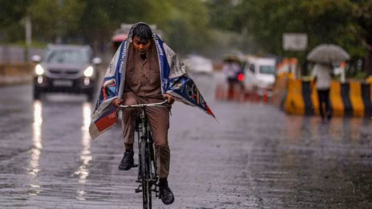 लखनऊ में इंतजार, झांसी से प्रयागराज तक झमाझम बारिश; जानें उत्तर प्रदेश में आज कैसा रहेगा मौसम लखनऊ में इंतजार, झांसी से प्रयागराज तक झमाझम बारिश; जानें उत्तर प्रदेश में आज कैसा रहेगा मौसम