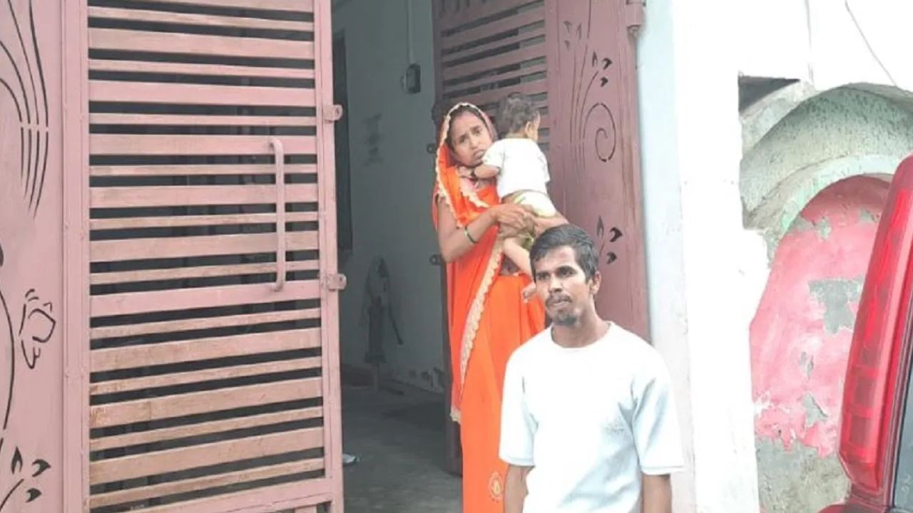 बैंक वालों की ऐसी गुंडई, किश्त बाउंस हुई तो उठा ले गए बीवी; कहा- लोन चुकाओ तो मिलेगी बैंक वालों की ऐसी गुंडई, किश्त बाउंस हुई तो उठा ले गए बीवी; कहा- लोन चुकाओ तो मिलेगी