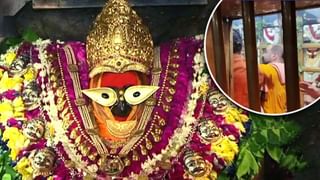 मां विंध्यवासिनी के गर्भगृह में ही लड़ पड़े पंडे, शयन में डाली बाधा; वायरल हो रहा वीडियो