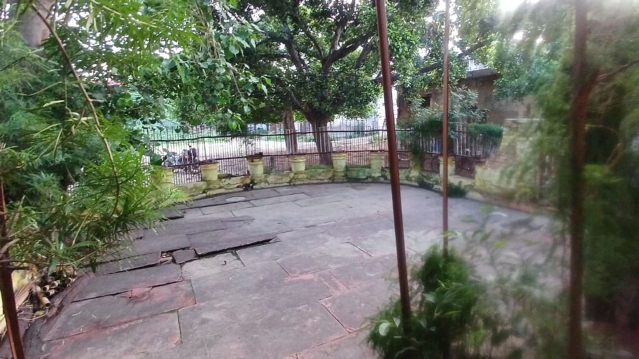 यहां हुक्का भी पीते हैं ठाकुर जी! वृंदावन में है भगवान कृष्ण का ये मंदिर; 500 साल पुराना इतिहास- Photos