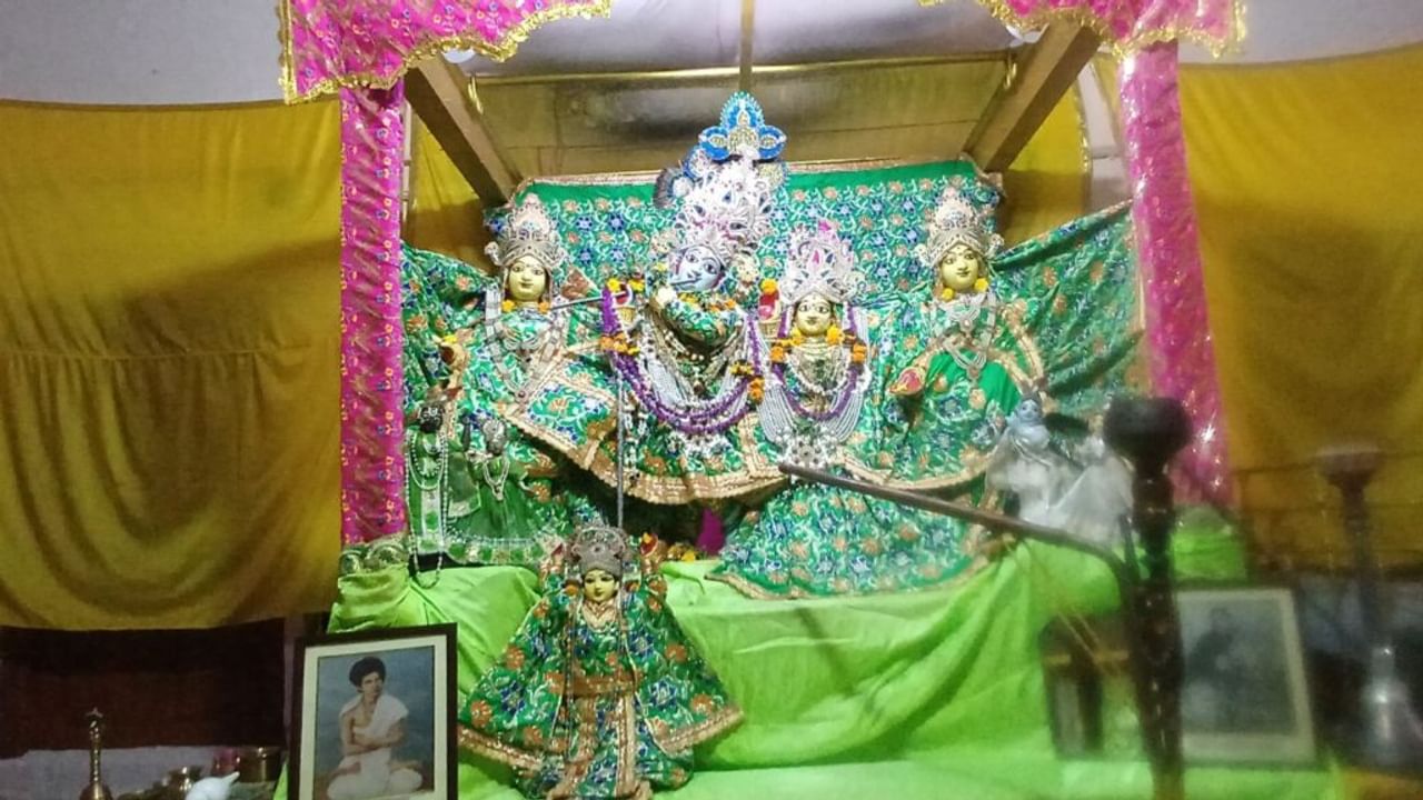 यहां हुक्का भी पीते हैं ठाकुर जी! वृंदावन में है भगवान कृष्ण का ये मंदिर; 500 साल पुराना इतिहास- Photos