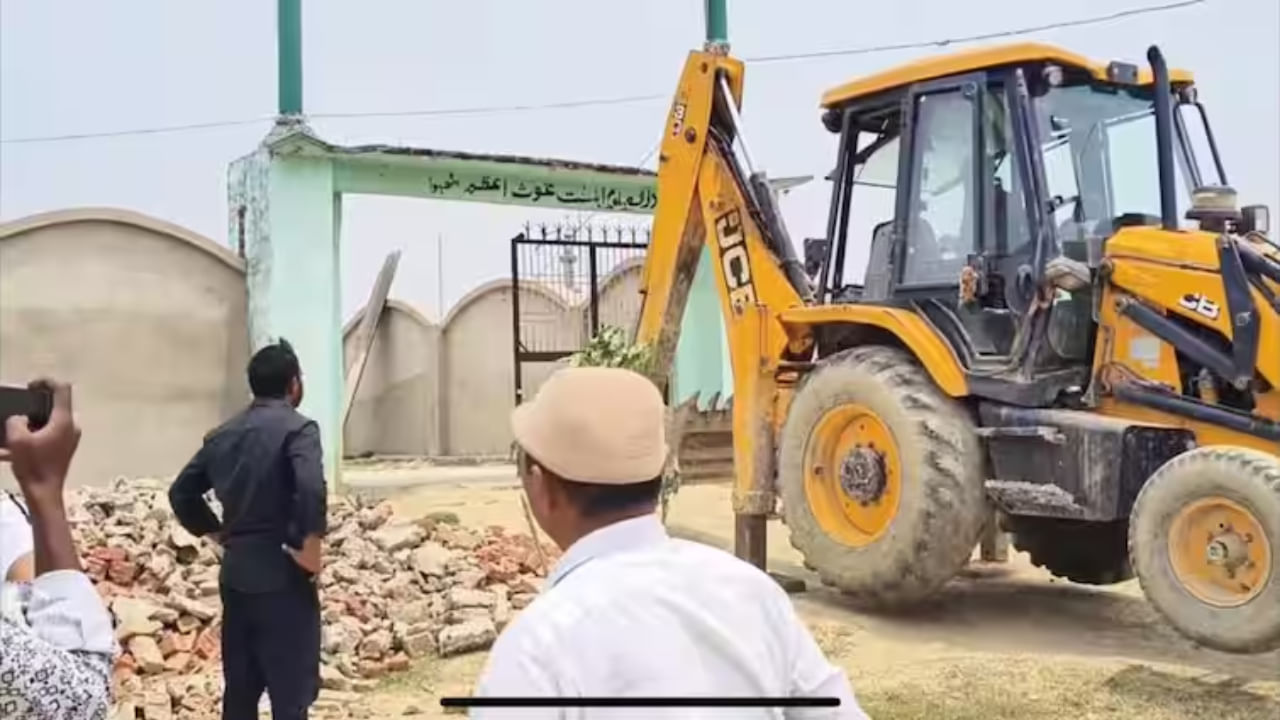 नेपाल बॉर्डर पर योगी सरकार का एक्शन जारी, 60 दिन में 130 अवैध मस्जिद और मदरसों पर चला बुलडोज़र