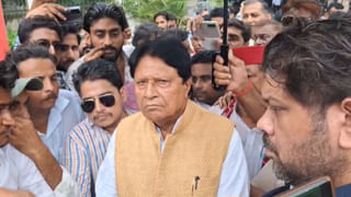 AMU पहुंचे सांसद रामजीलाल सुमन, छात्रों ने गेट पर ही रोका; सपा नेता ने बाहर ही सुननी पड़ी समस्या