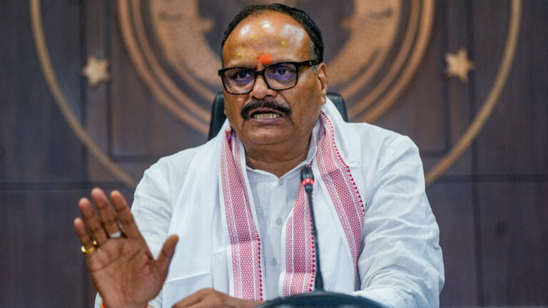 हिंदी में लिखें दवाओं के नाम, Dy CM ब्रजेश पाठक की डॉक्टरों से अपील