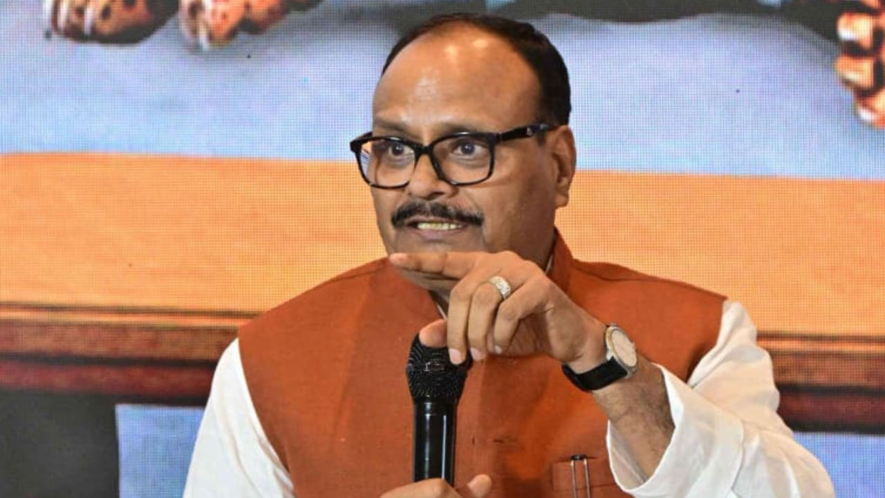 Fatehpur Incident: राजनीतिक रोटियां सेंकना बंद करें… ब्रजेश पाठक ने विपक्ष को चेताया; अखिलेश पर भी पलटवार Fatehpur Incident: राजनीतिक रोटियां सेंकना बंद करें… ब्रजेश पाठक ने विपक्ष को चेताया; अखिलेश पर भी पलटवार