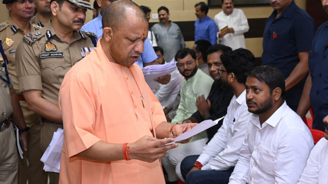 भईया हमको सिलाई मशीन दिला दो… CM योगी से लगाई गुहार, 2 घंटे में बहन की इच्छा पूरी