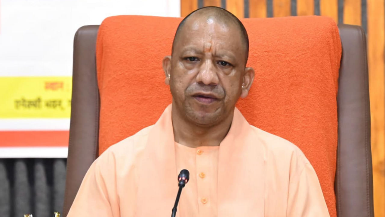 मुख्यमंत्री की समीक्षा बैठक में नहीं पहुंचे पांच अधिकारी; अब कटेगा वेतन, होगी कार्रवाई मुख्यमंत्री की समीक्षा बैठक में नहीं पहुंचे पांच अधिकारी; अब कटेगा वेतन, होगी कार्रवाई