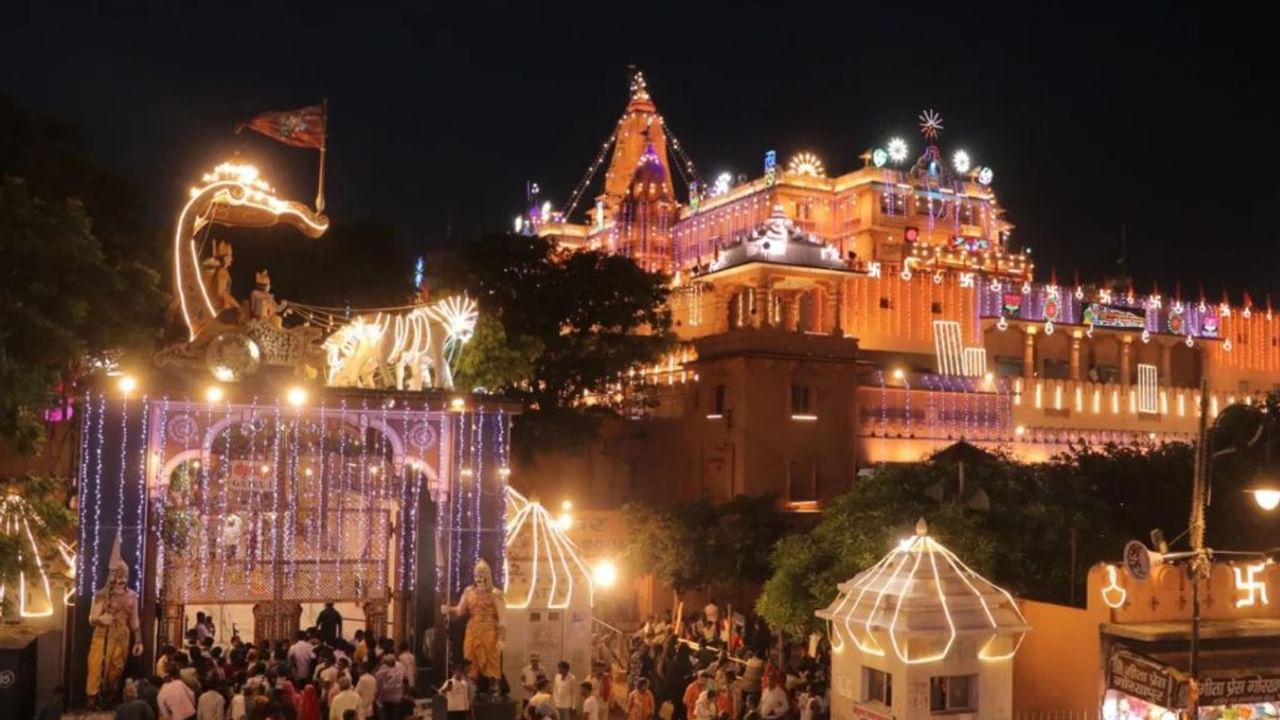 जन्माष्टमी के 6 दिन बाद, वृंदावन के में ऐसे मनाया जा रहा है कन्हैया का छठी महोत्सव