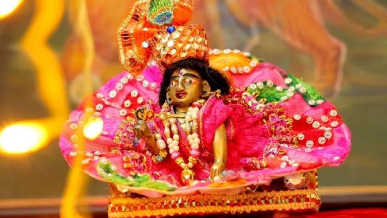 जन्माष्टमी के 6 दिन बाद, वृंदावन के में ऐसे मनाया जा रहा है कन्हैया का छठी महोत्सव