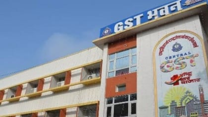 एडिशनल कमिश्नर की डांट से DC को हार्ट अटैक! GST की मीटिंग में हड़कंप