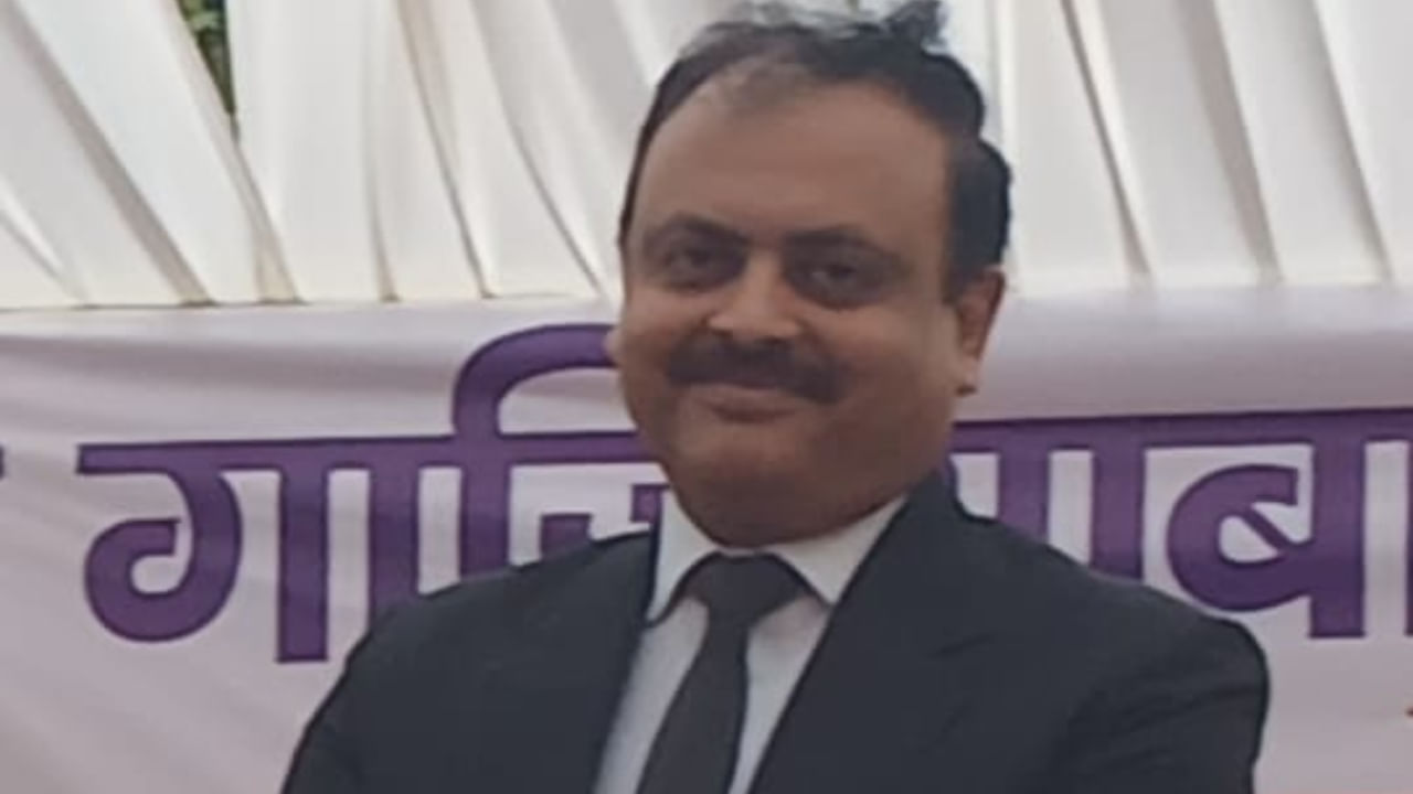 हार्ट अटैक से गाजियाबाद के जिला जज आशीष गर्ग का निधन, कोर्ट परिसर में पसरा मातम हार्ट अटैक से गाजियाबाद के जिला जज आशीष गर्ग का निधन, कोर्ट परिसर में पसरा मातम