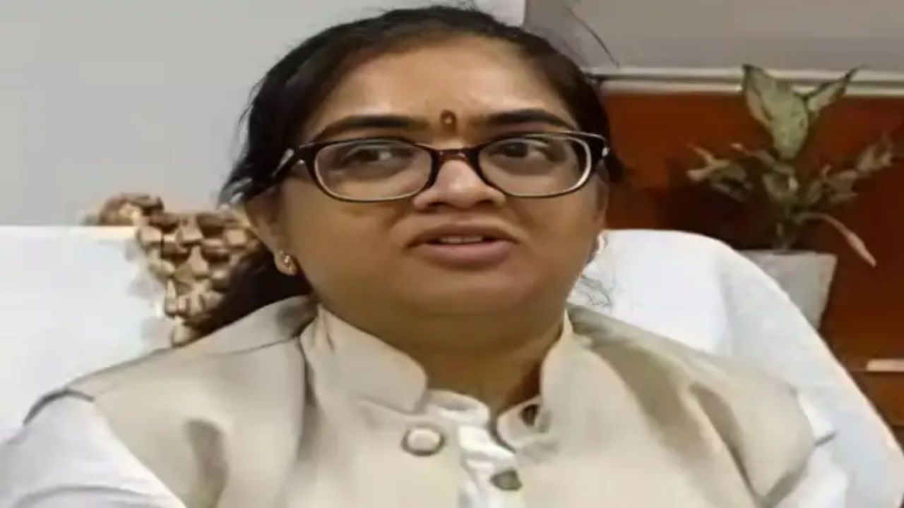 महिला IAS ने पति के दोस्त पर किया FIR, मानसिक उत्पीड़न और धमकी का लगाया आरोप महिला IAS ने पति के दोस्त पर किया FIR, मानसिक उत्पीड़न और धमकी का लगाया आरोप