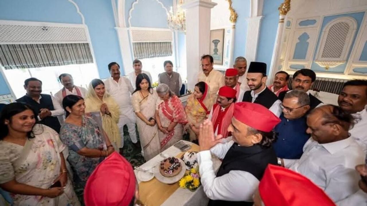 डिंपल-जया के साथ काटा केक, अखिलेश ने दिए 100 रुपये… कुछ यूं मना इकरा हसन का बर्थडे