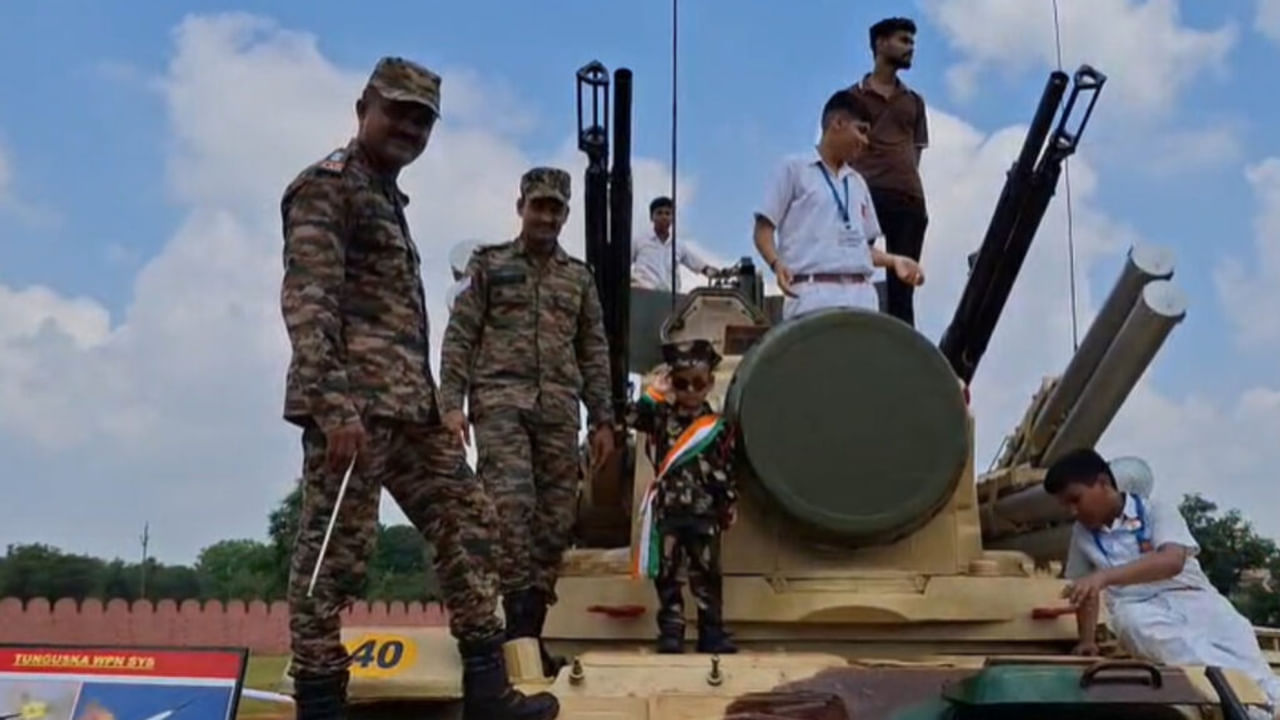 झांसी का हाथी मैदान बना रणक्षेत्र, सिस्का से लेकर मिसाइल तक का युद्ध प्रदर्शन